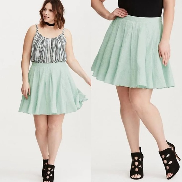 torrid Dresses & Skirts - Torrid Green Teal Flared Eyelet Cotton Pleated Circle
Mini Skirt